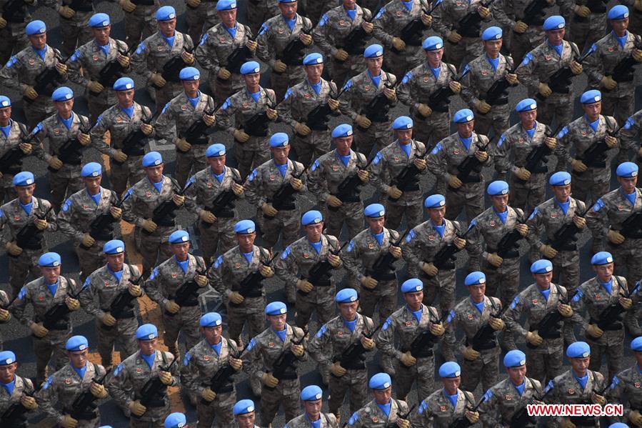 (Día Nacional) Debutan fuerzas chinas de pacificación en desfile del Día nacional