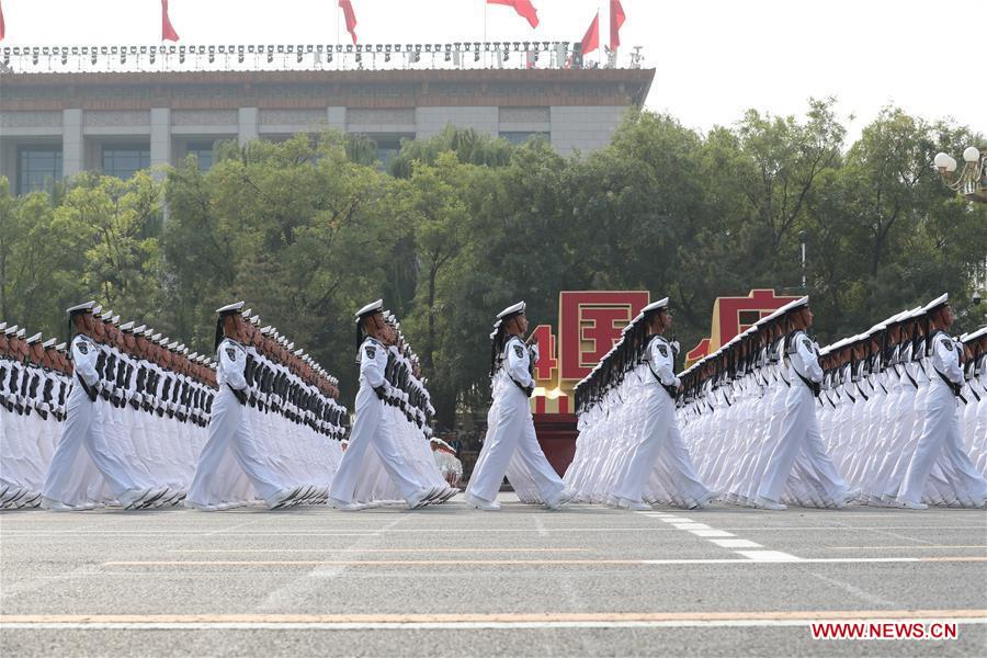 (Día Nacional) Fuerzas navales del EPL impresionan a la audiencia en desfile del Día Nacional