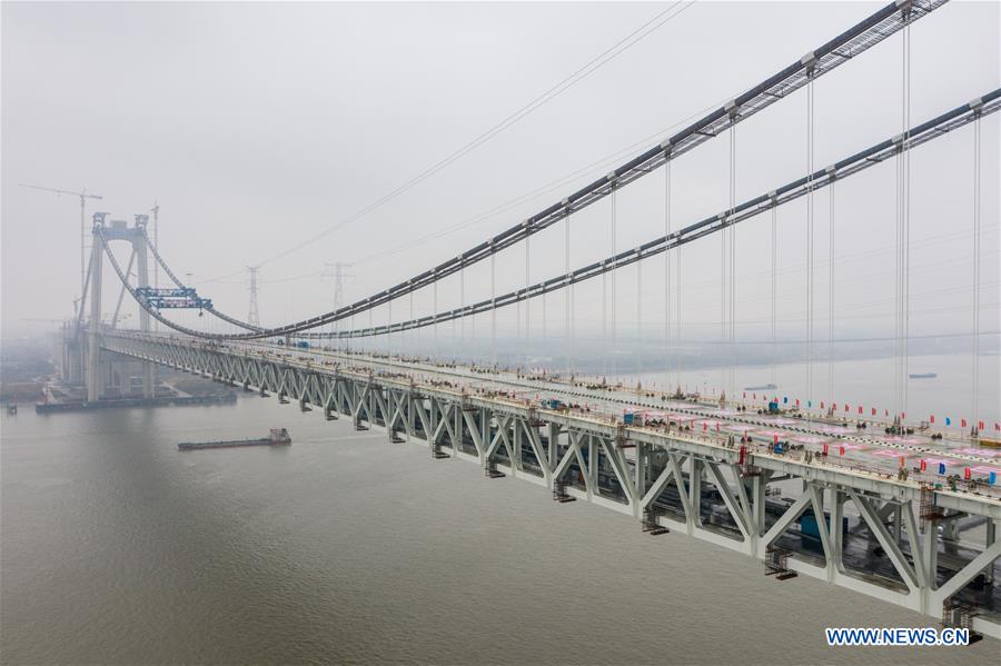 Finaliza la construcción del cuerpo principal del primer puente colgante de China con autopista y línea de ferrocarril 