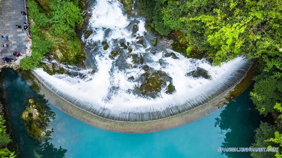 Vista aérea del punto escénico de Xiaoqikong de Guizhou