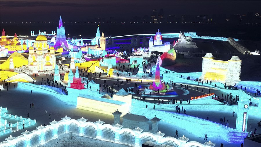 XXII edición del Mundo de la Nieve y el Hielo en Harbin, provincia de Heilongjiang, 24 de diciembre de 2020. [Foto: Lyu Pin/ China Daily]