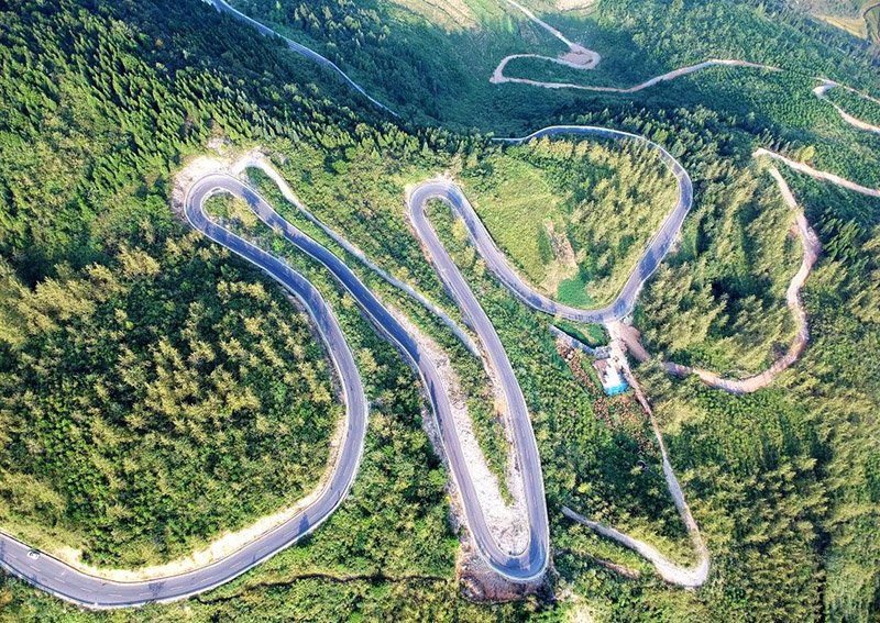 El condado de Yanhe, en Guizhou, fue uno de los cubiertos por las iniciativas de erradicación de la pobreza. Tian Maochang, Diario del Pueblo