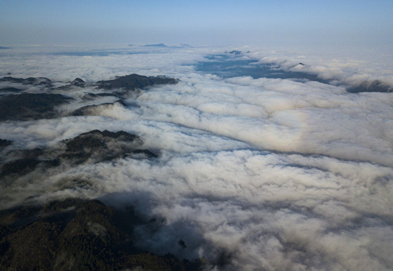 Parque de Zhangjiajie, provincia de Hunan, que ostenta la condición de Patrimonio Natural de la Humanidad, es el primer parque forestal nacional de China. [Foto: Zhou Jianxin/ China Daily]