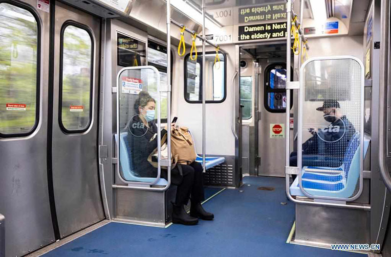 Vagones chinos se prueban dentro del sistema de transporte de Chicago, EE.UU.