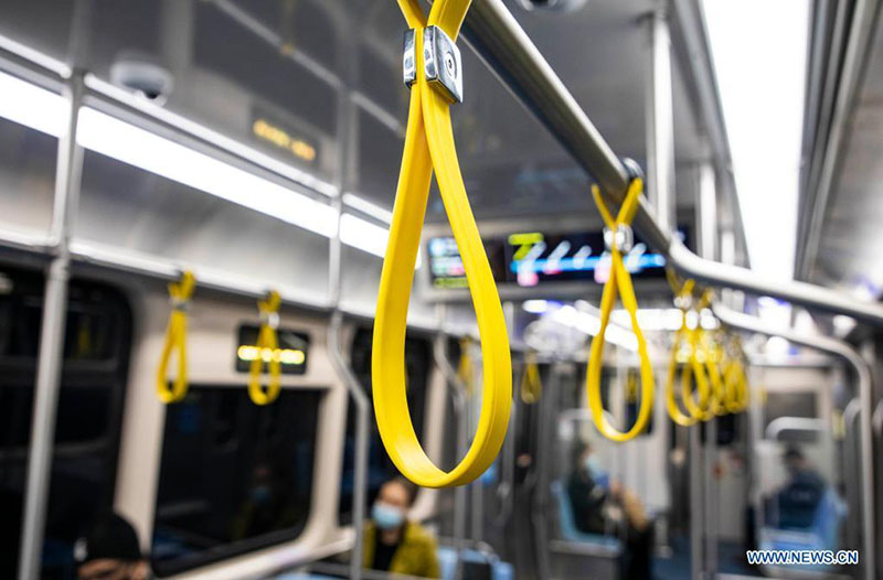 Vagones chinos se prueban dentro del sistema de transporte de Chicago, EE.UU.