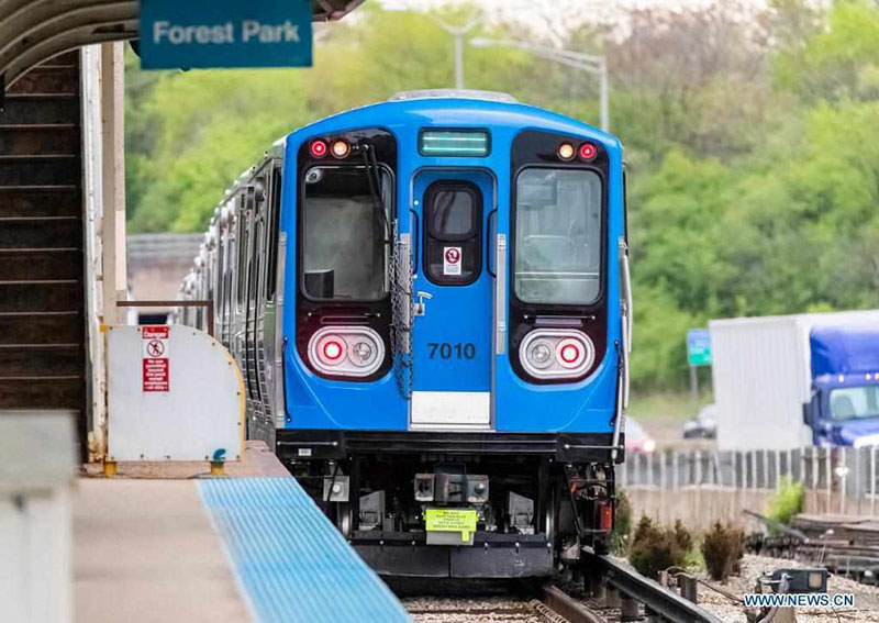 Vagones chinos se prueban dentro del sistema de transporte de Chicago, EE.UU.