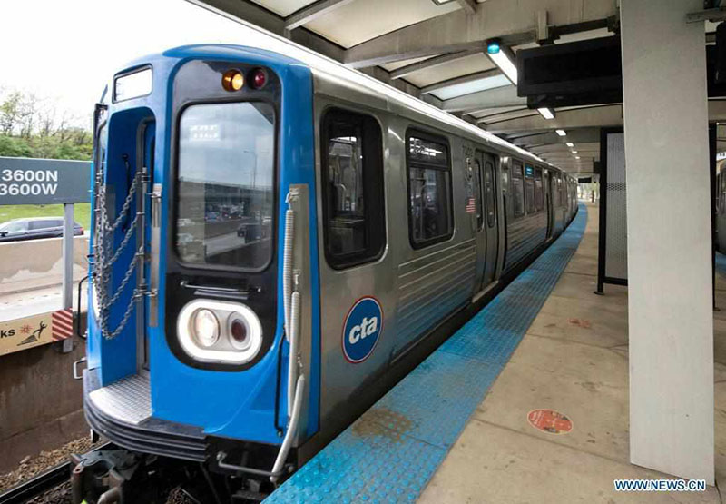 Vagones chinos se prueban dentro del sistema de transporte de Chicago, EE.UU.