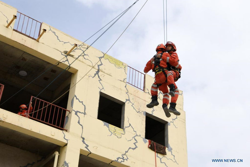 Entretamientos de alto nivel en el Centro Nacional de Entrenamiento de Búsqueda y Rescate Urbano de Lanzhou