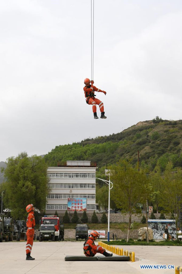 Entretamientos de alto nivel en el Centro Nacional de Entrenamiento de Búsqueda y Rescate Urbano de Lanzhou