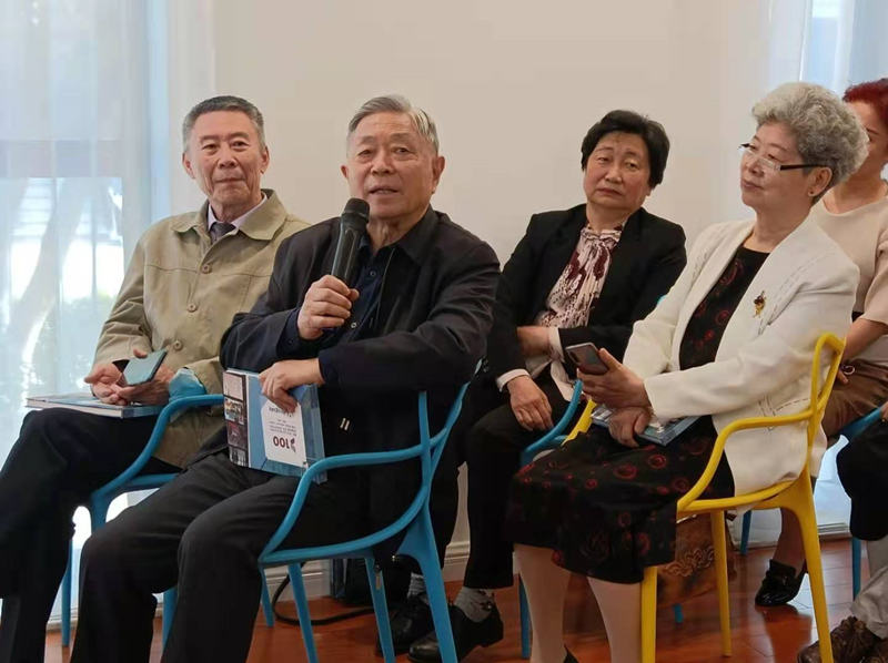 La magistral conferencia sobre el héroe nacional José Gervasio Artigas, a cargo de los historiadores uruguayos Georgina Pagola y Liber Di Paulo, estableció un inédito y reflexivo diálogo cultural con el público chino presente en la celebración del centenario de la amistad sino-uruguaya, Beijing, 12 de mayo del 2021. (Foto: YAC/ Pueblo en Línea)