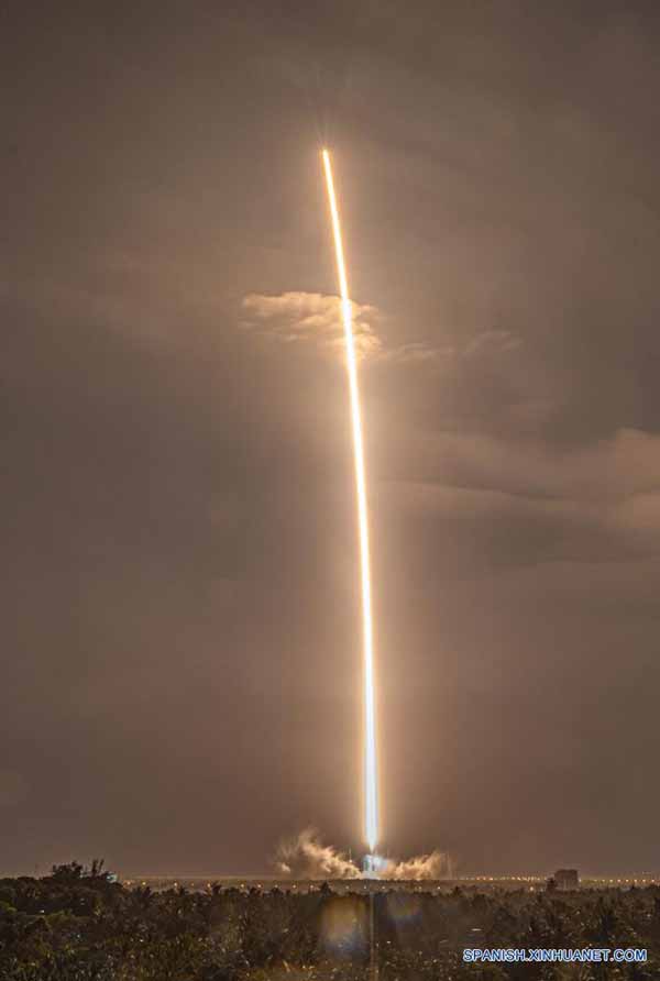 WENCHANG, 29 mayo, 2021 (Xinhua) -- El cohete Gran Marcha-7 Y3, que transporta a la nave espacial de carga Tianzhou-2, despega desde el sitio de lanzamiento de naves espaciales de Wenchang, en la provincia de Hainan, en el sur de China, el 29 de mayo de 2021. China lanzó el sábado la nave espacial de carga Tianzhou-2, que tiene previsto acoplarse al módulo central de la estación espacial Tianhe para entregar suministros, equipos y propelente. (Xinhua/Guo Wenbin)