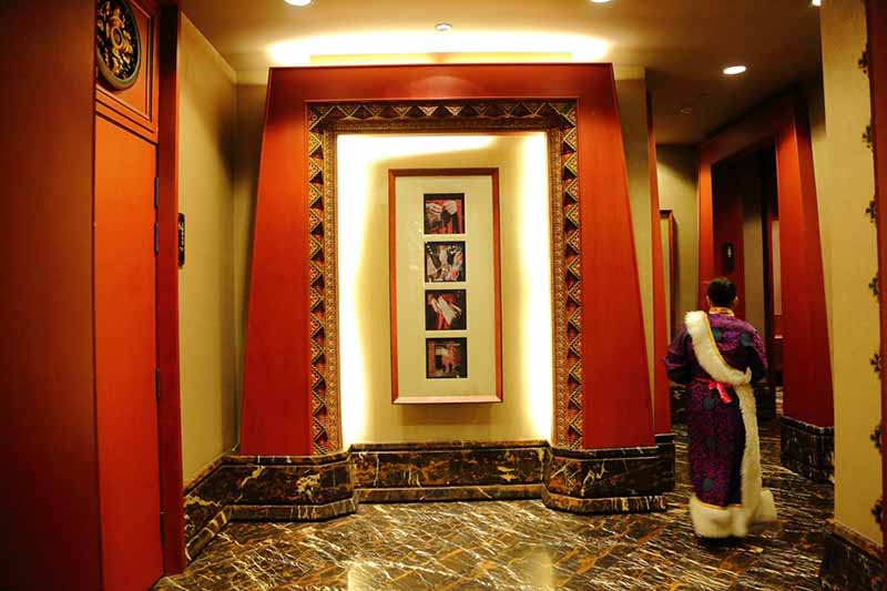 La decoración del ba?o de la atracción turística Gran Buda de la monta?a Lingshan en Wuxi, provincia de Jiangsu, en el este de China, es muy característica y única, el 28 de febrero de 2015. [Foto proporcionada a China Daily]