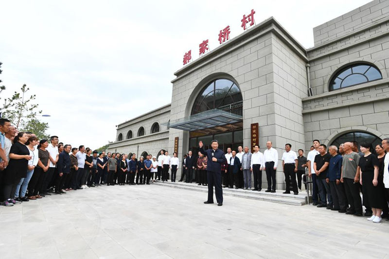 Xi inspecciona distrito noroccidental chino de Suide