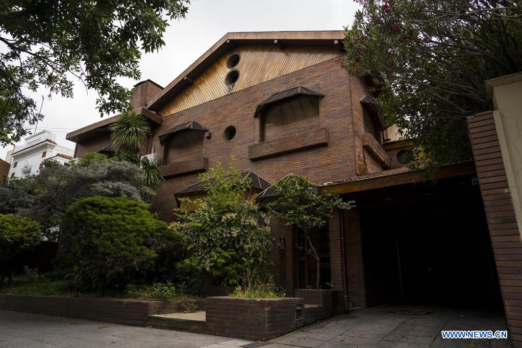  BUENOS AIRES, 15 diciembre, 2021 (Xinhua) -- Imagen del 15 de diciembre de 2021 de la fachada de la casa que perteneció al fallecido ex astro argentino del fútbol, Diego Armando Maradona, y que será subastada junto a otros bienes durante "La subasta del 10", en la ciudad de Buenos Aires, Argentina. Una icónica casa de la ciudad de Buenos Aires que perteneció a Maradona, será subastada el domingo próximo junto a otros bienes. (Xinhua/Martín Zabala)