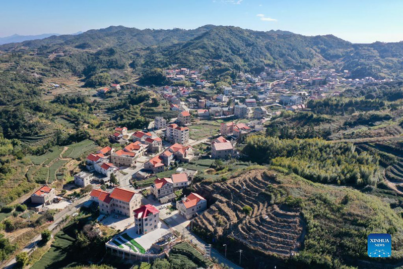 La foto aérea tomada el 7 de diciembre del 2021 muestra el paisaje de la aldea Junying del distrito Tonga en Xiamen, provincia de Fujian.