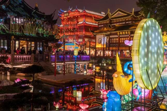 El espectáculo anual de faroles en el Jardín Yuyuan de Shanghai comenzó bajo la inspiración del a?o del tigre. [Foto: Gao Erqiang/ Chinadaily.com.cn]