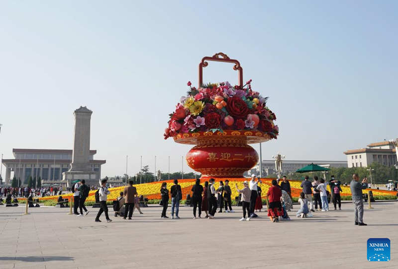 Hermosa “cesta de flores” decora la Plaza Tian'anmen con motivo del Día Nacional