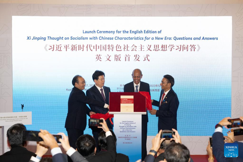 Presentan edición en inglés de