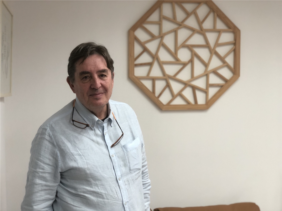 Luis García Montero, director del Instituto Cervantes de Espa?a, recibe una entrevista exclusiva de Diario del Pueblo digital en Beijing. (Foto: Zhao Jian/Diario del Pueblo digital)