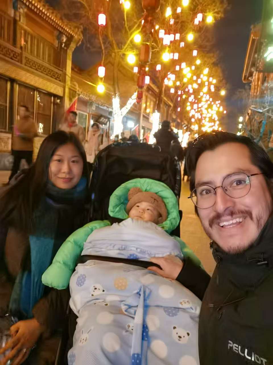 Antonio Flórez y su familia disfrutando del A?o Nuevo Lunar en Beijing, China. (Foto: cortesía)