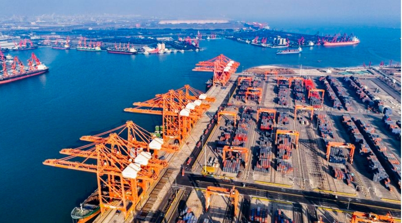 Vista aérea tomada con un dron del puerto de Tangshan, en la provincia de Hebei, en el norte de China, el 13 de enero de 2025. (Xinhua/Liu Mancang) 