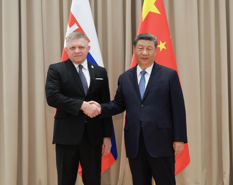El presidente chino, Xi Jinping, se reúne con el primer ministro eslovaco, Robert Fico, al margen de las celebraciones del 80° aniversario de la victoria en la Gran Guerra Patriótica de la Unión Soviética, en Moscú, Rusia, el 9 de mayo de 2025. (Xinhua/Wang Ye)