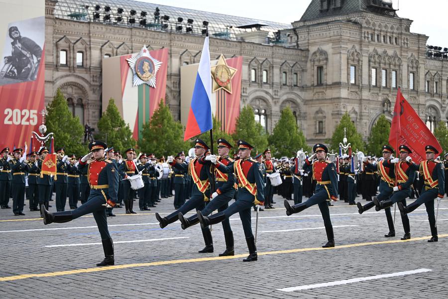 Soldados marchan durante un gran desfile para conmemorar el 80° aniversario de la victoria en la Gran Guerra Patriótica de la Unión Soviética, en Moscú, Rusia, el 9 de mayo de 2025. (Xinhua/Xie Huanchi)