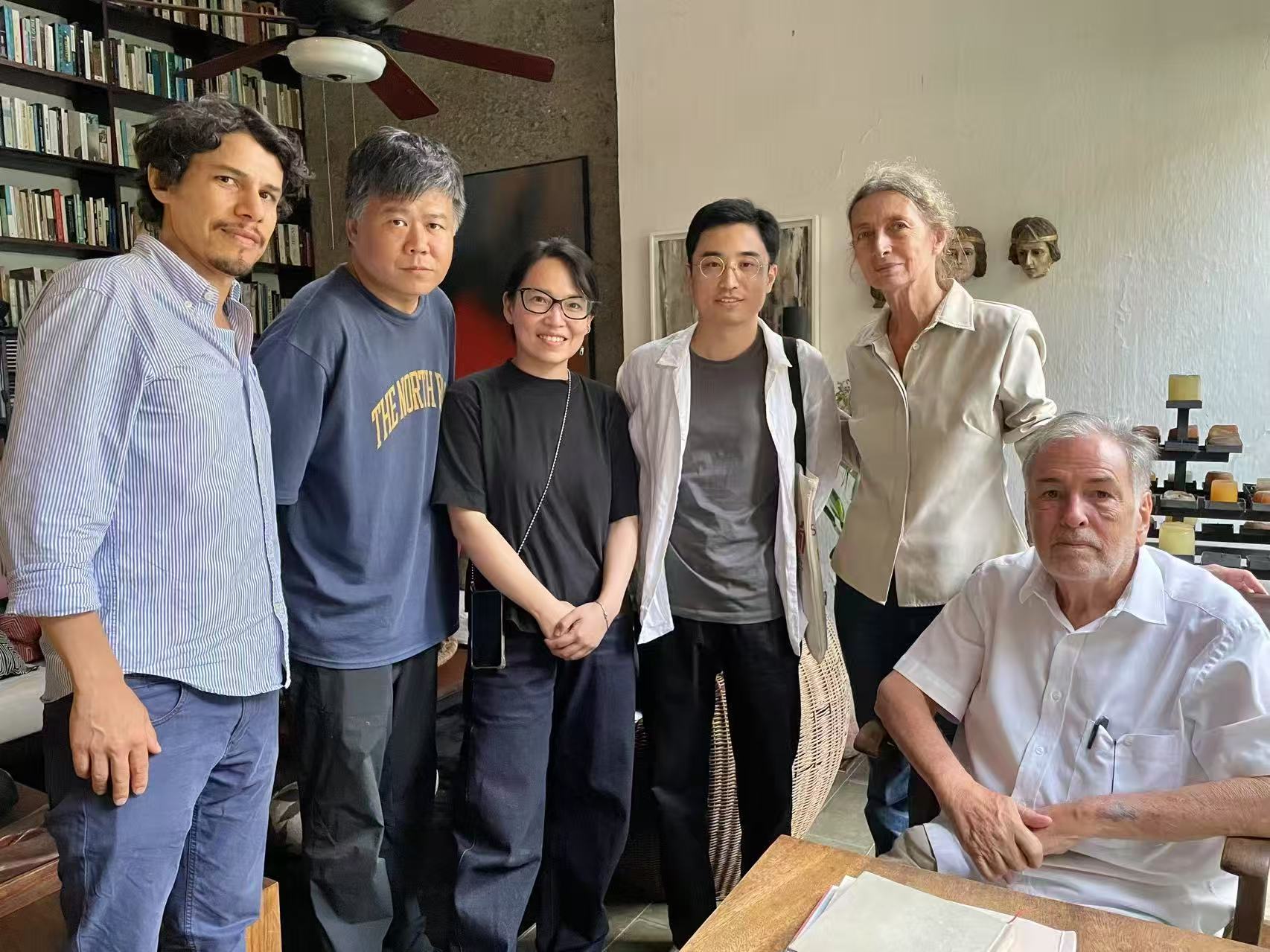 Durante el rodaje del documental “Buscando a Macondo”. (Foto: cortesía)