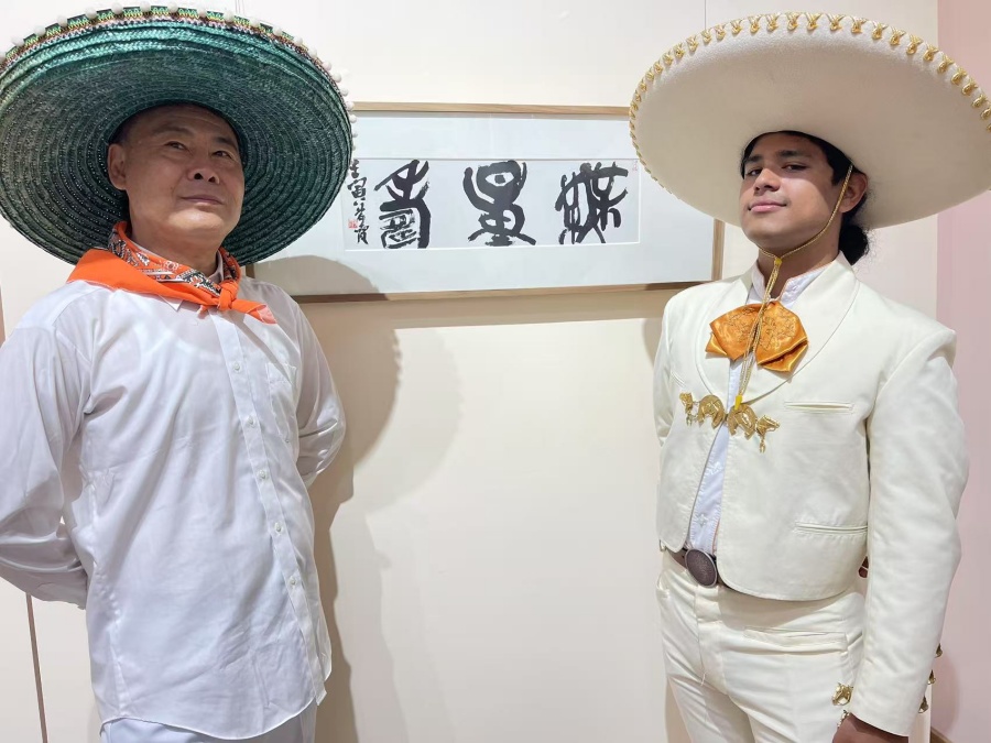 Mariachis mexicanos y chinos amenizaron en la exposición “México-China, miradas mutuas” , Beijing, 27 de junio del 2025. (Foto: YAC)