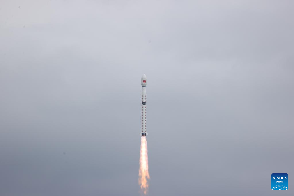 China lanza con éxito un nuevo satélite de prueba