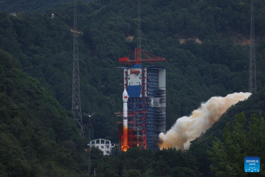 China lanza con éxito un nuevo satélite de prueba