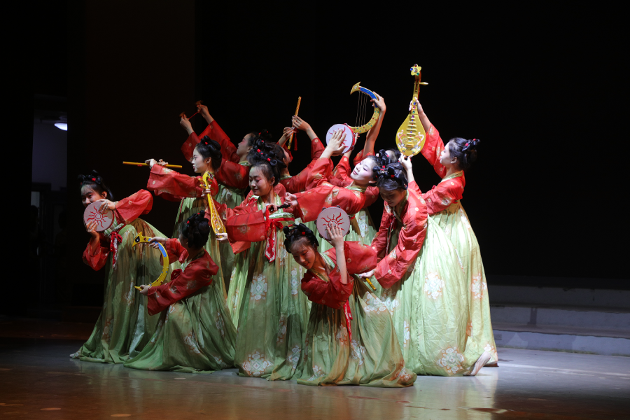 Profesores y estudiantes peruanos experimentan la vibrante civilización china en Xuzhou