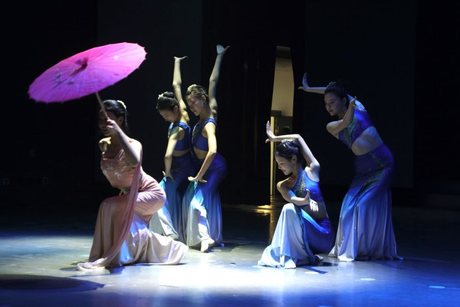 Profesores y estudiantes peruanos experimentan la vibrante civilización china en Xuzhou