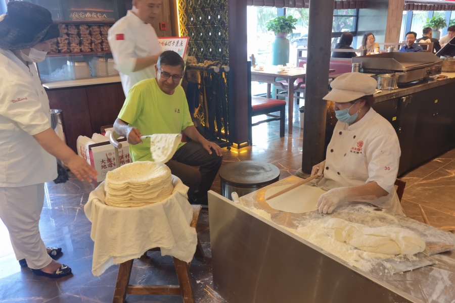 Profesores y estudiantes peruanos experimentan la vibrante civilización china en Xuzhou