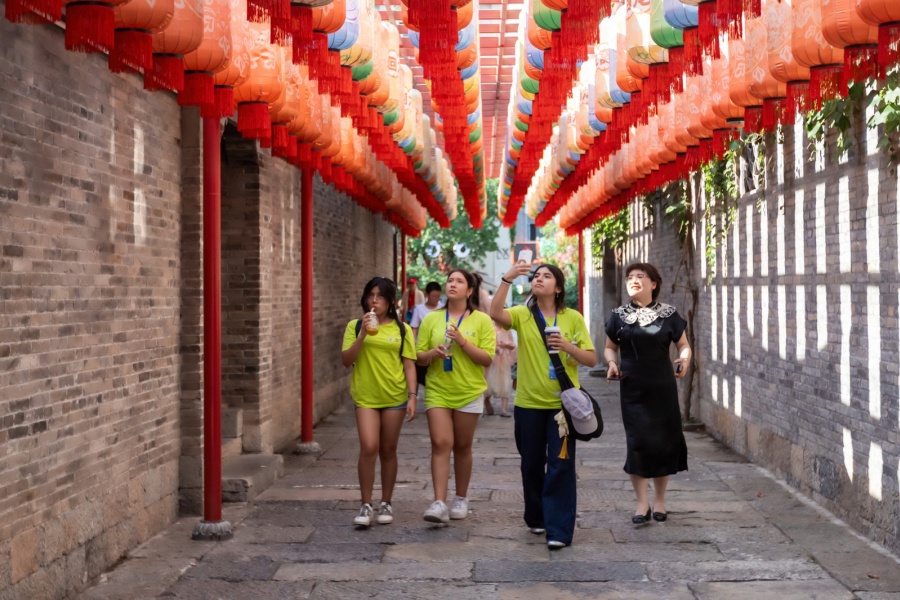 Profesores y estudiantes peruanos experimentan la vibrante civilización china en Xuzhou