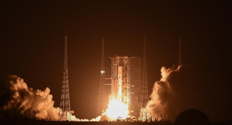 Un cohete Gran Marcha-7 Y10 transportando la nave espacial de carga Tianzhou-9 despega del sitio de lanzamiento de naves espaciales de Wenchang, en la provincia de Hainan, en el sur de China, el 15 de julio de 2025. (Xinhua/Yang Guanyu)