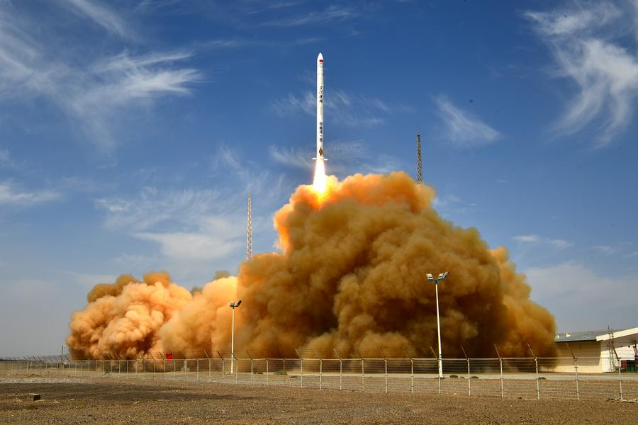 Un cohete portador comercial SQX-1 Y10 con un satélite a bordo despega del Centro de Lanzamiento de Satélites de Jiuquan, en el noroeste de China, el 29 de julio de 2025. (Xinhua/Wang Jiangbo) 