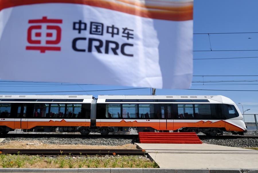 Imagen de archivo de un tren ligero de nueva energía fabricado por CRRC Corporation Limited en Tangshan, provincia de Hebei, al norte de China. (Xinhua/Mu Yu)
