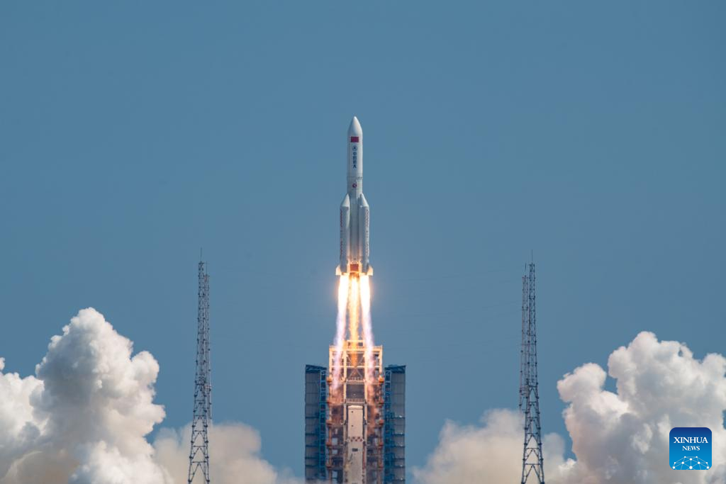 China lanza nuevo grupo de satélites de internet