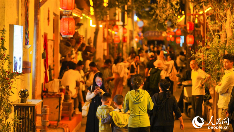 China Avanza | La noche del casco antiguo de Kuqa de Xinjiang nunca se apaga