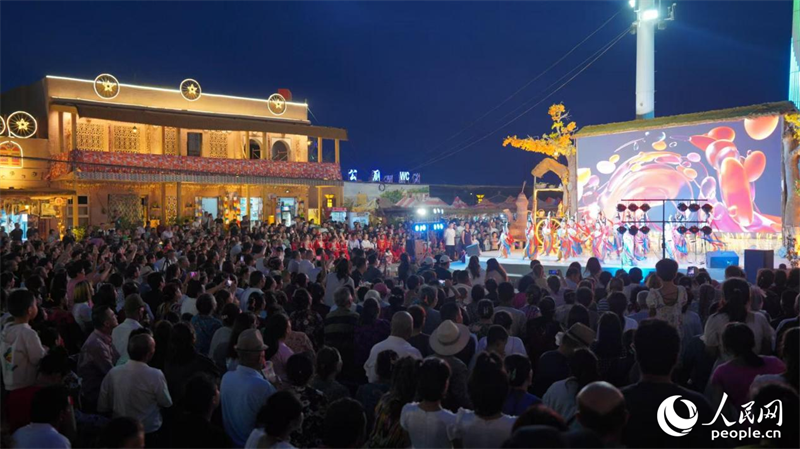 China Avanza | La noche del casco antiguo de Kuqa de Xinjiang nunca se apaga