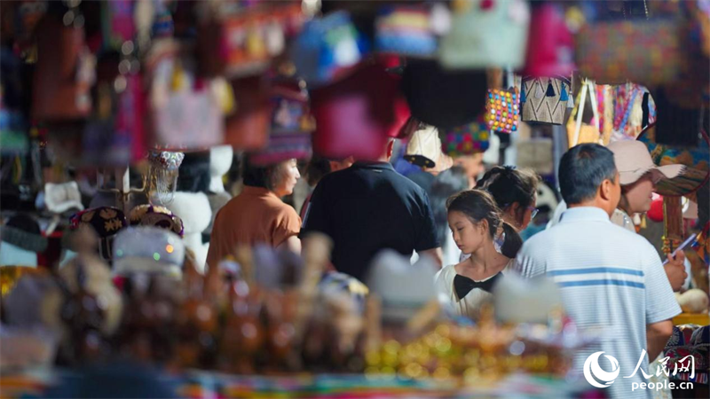 China Avanza | La noche del casco antiguo de Kuqa de Xinjiang nunca se apaga