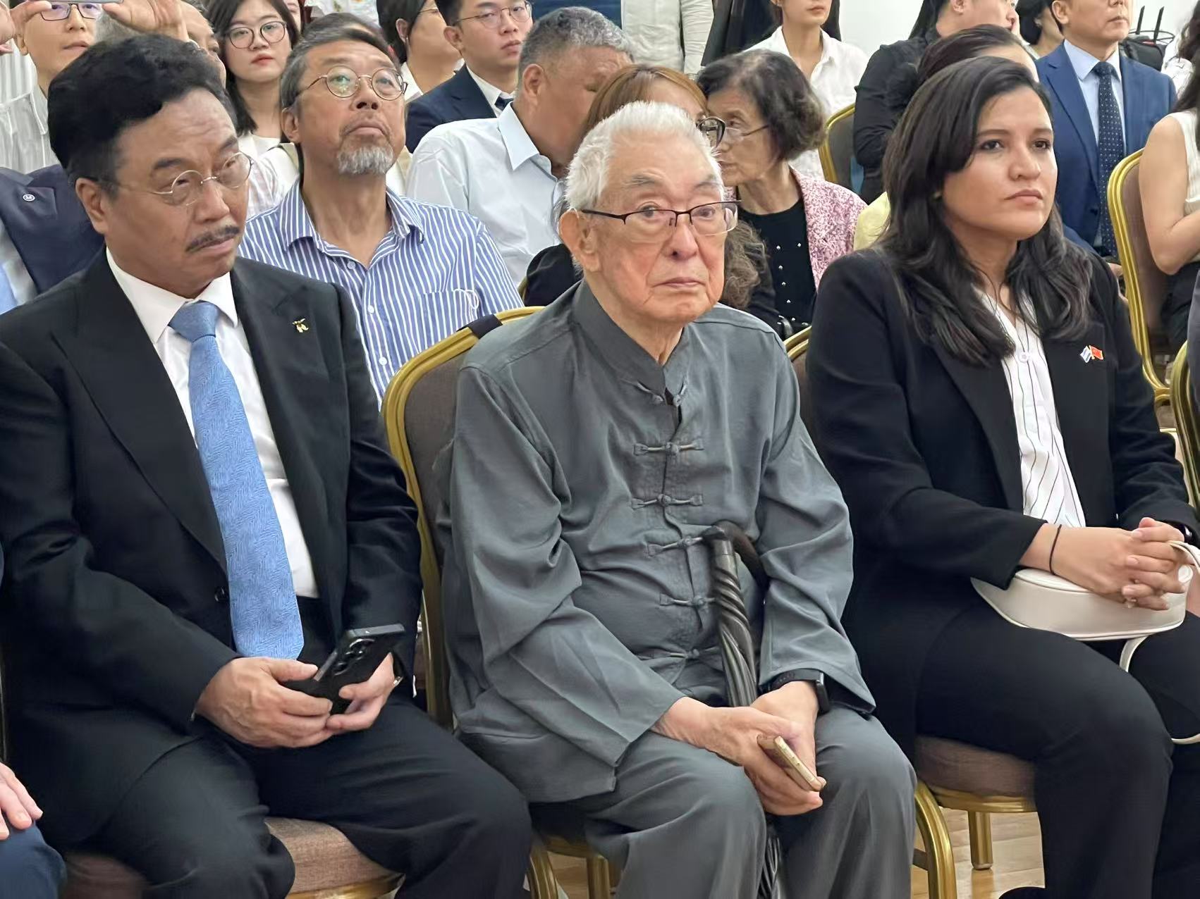 En China, se recordó al líder histórico de la Revolución cubana, Fidel Castro, en el 99 aniversario de su natalicio, Beijing, 13 de agosto del 2025. (Foto: YAC)