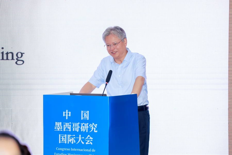 Figura 7: El profesor Chang Fulian presentando su ponencia magistral en el congreso (Foto proporcionada por el Congreso Internacional de Estudios sobre México en China)