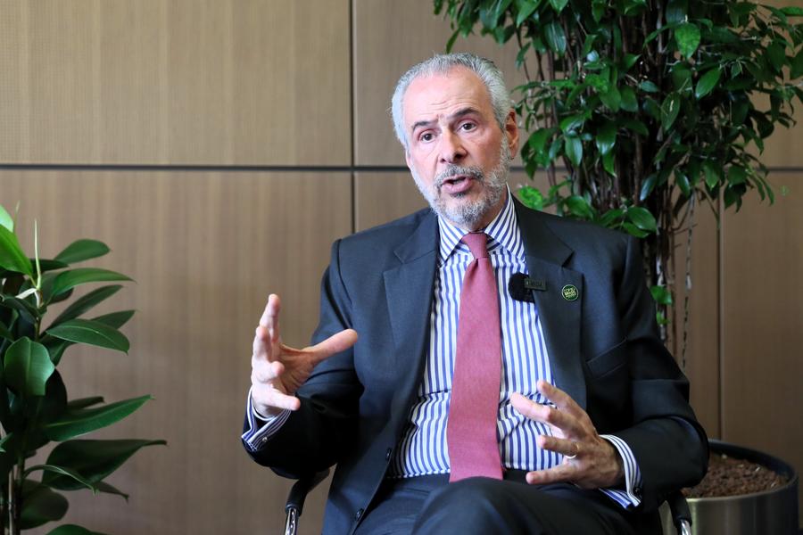 Imagen del 17 de junio de 2025 de André Aranha Corrêa do Lago, presidente designado de la próxima Conferencia de las Partes (COP30) sobre Cambio Climático, hablando durante una entrevista exclusiva con Xinhua en el marco de las reuniones de la ONU de junio sobre cambio climático, en Bonn, Alemania. (Xinhua/Du Zheyu)