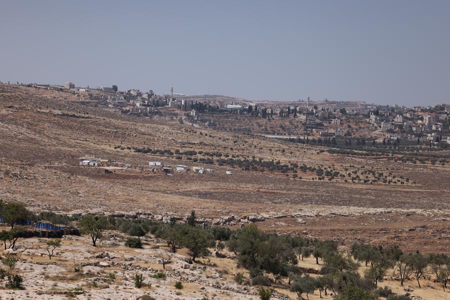 Imagen del 30 de mayo de 2025 de casas recién construidas en un asentamiento judío, cerca de Naplusa, en Cisjordania ocupada por Israel. (Xinhua/Jamal Awad)