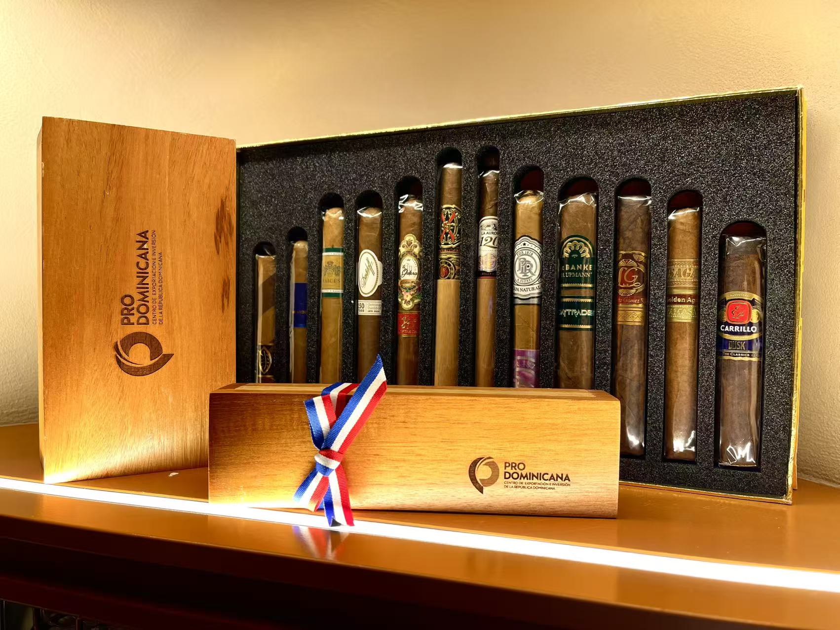 Prodominicana celebró la “Noche del Cigarro Dominicano” degustando una docena de marcas de puros nacionales con impacto global, Beijing, 29 de agosto del 2024. (Foto: YAC)