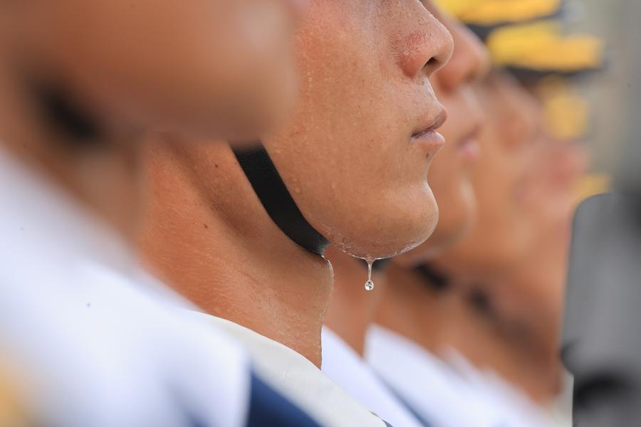 Soldados participan en un ensayo para el venidero desfile militar del Día de la Victoria, en Beijing, la capital china, el 12 de agosto de 2025. (Xinhua/Yin Gang)