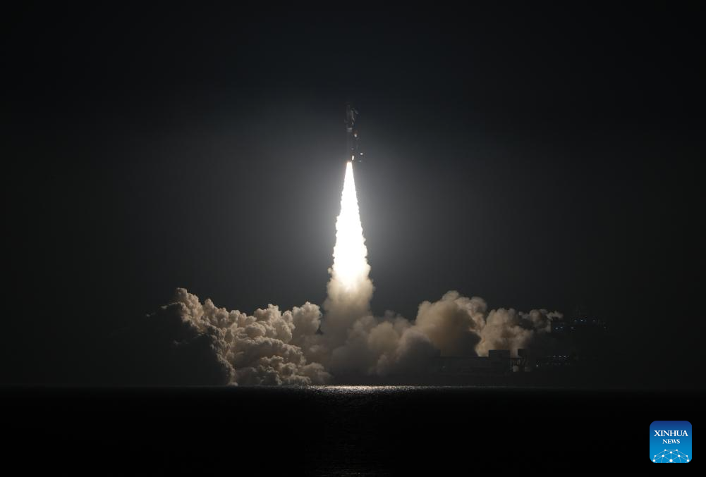 China lanza nuevos satélites desde el mar