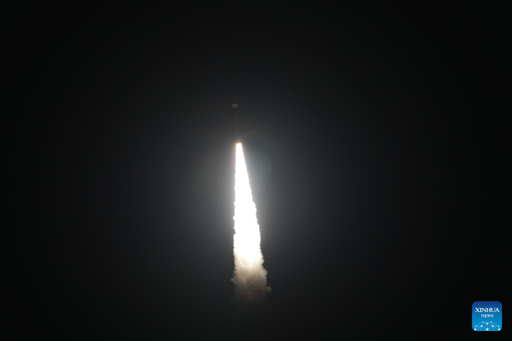 China lanza nuevos satélites desde el mar